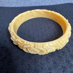 1930s Hand Carved Celluloid Bangle Bracelet Vintage Art Deco Cream 
Floral Roses